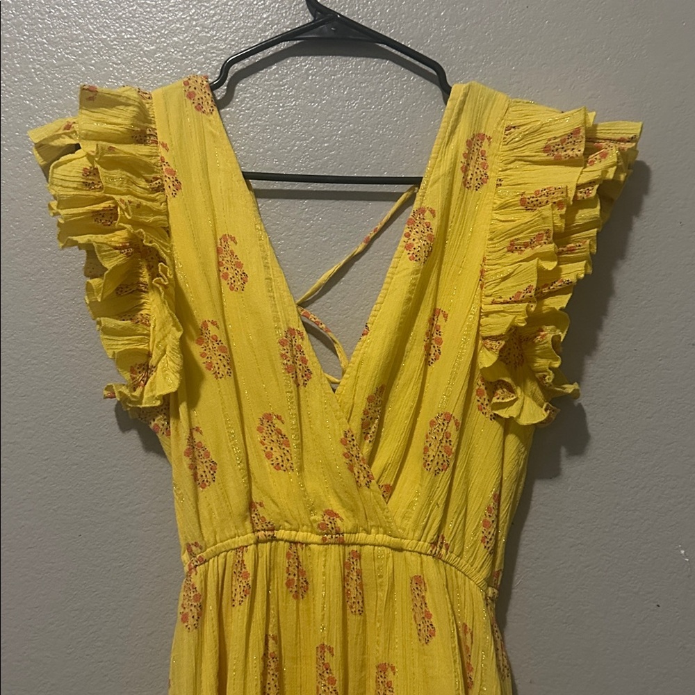 A Loves A Yellow Floral Dress - Picture 5 of 6
